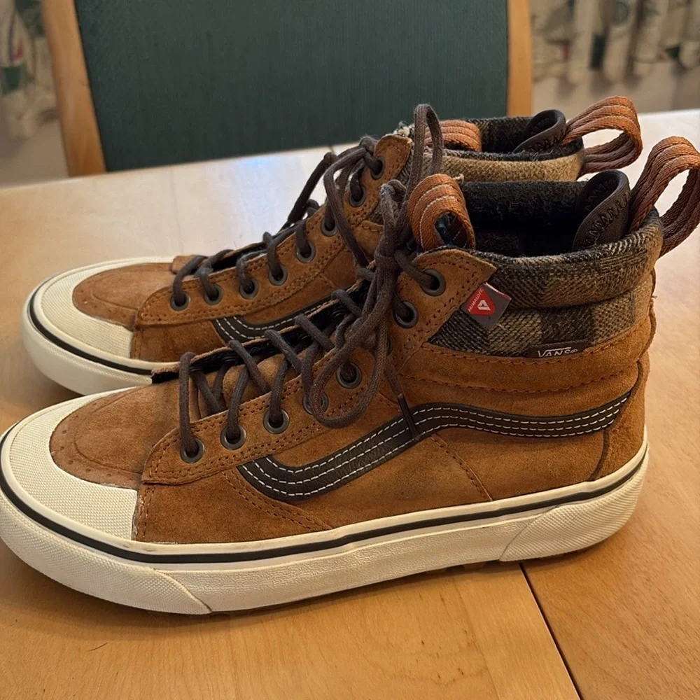VANS Women’s SK8 HI MTE Glazed Ginger Suede Waterproof Sneakers. Size 8.5